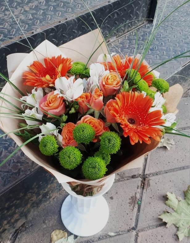 Букет цветов из: Герберы, Хризантемы, Альстромерии и Розы в Дебесы
