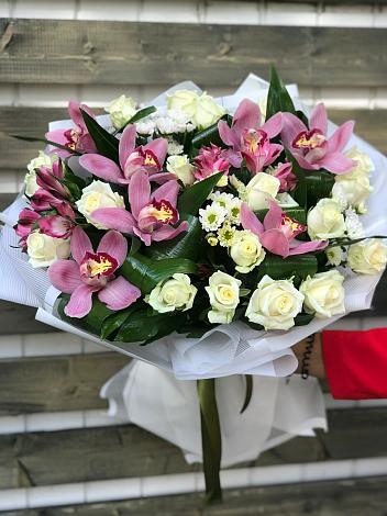 Букет цветов из: Розы и Хризантемы в Дебесы
