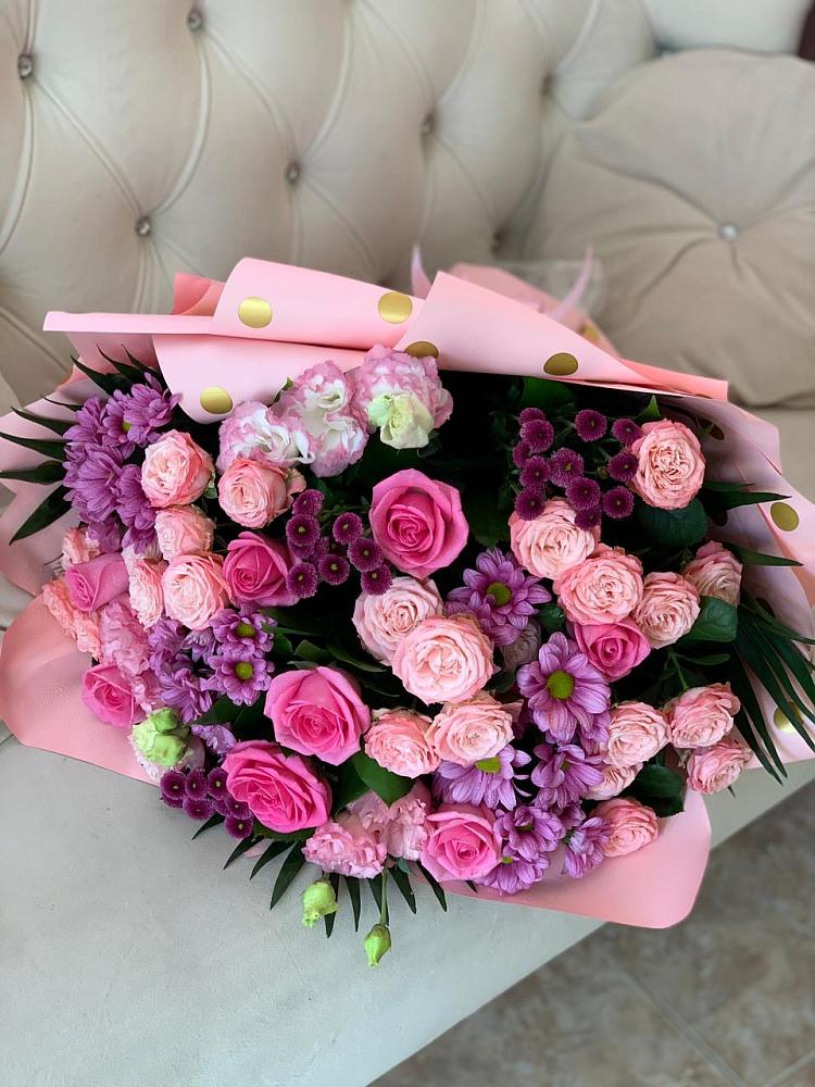 Букет цветов из: Хризантемы, Розы и Лизиантусы в Дебесы