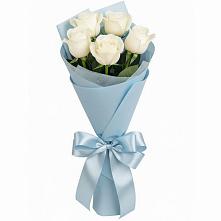 Букет 5 Белых роз Проуд в Дебесы