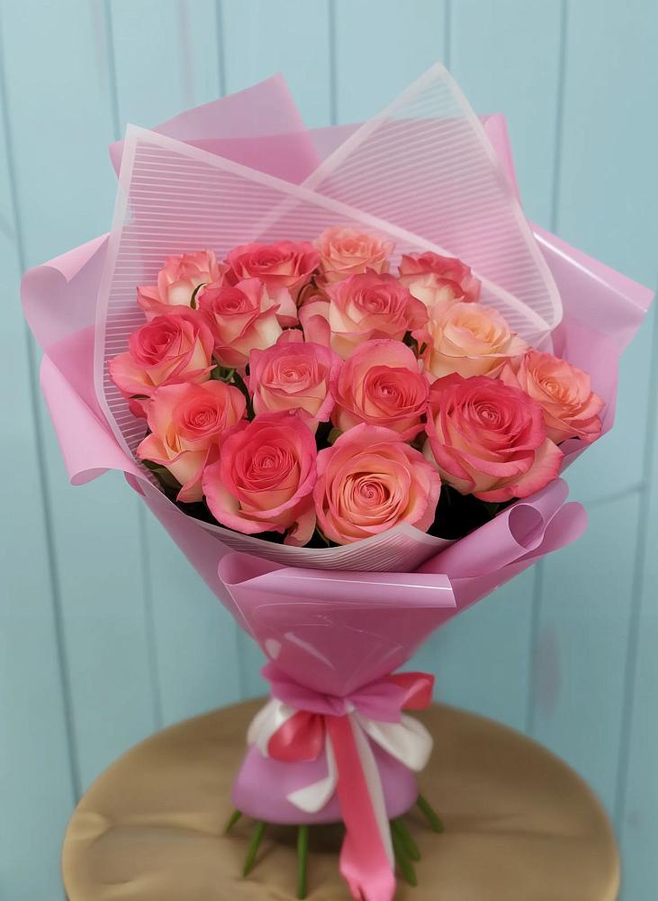 Букет 15 Розовых роз Равель в Дебесы