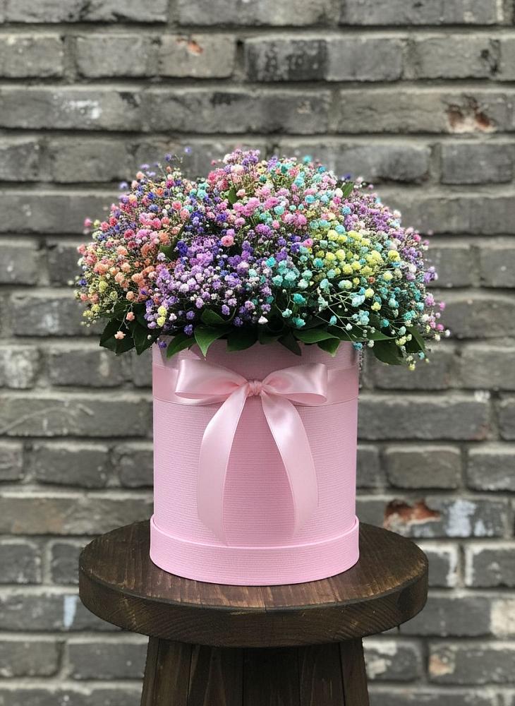 Цветочная композиция из Гипсофила и Розы в шляпной коробке в Дебесы
