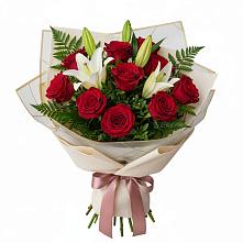 Букет цветов из:  Лилии и Розы в Дебесы