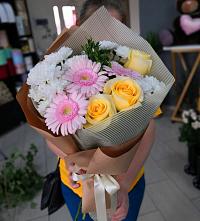 Букет цветов из:  Герберы, Розы и Хризантемы в Дебесы