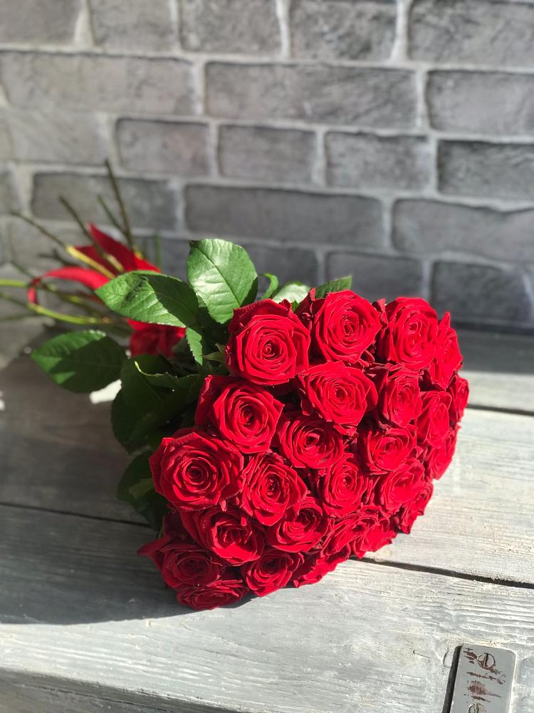 Букет Красные розы Фридом в Дебесы