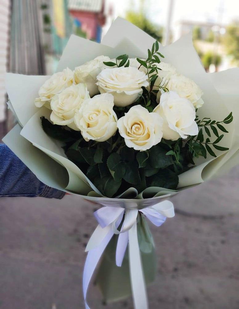 Букет Белые розы Проуд в Дебесы