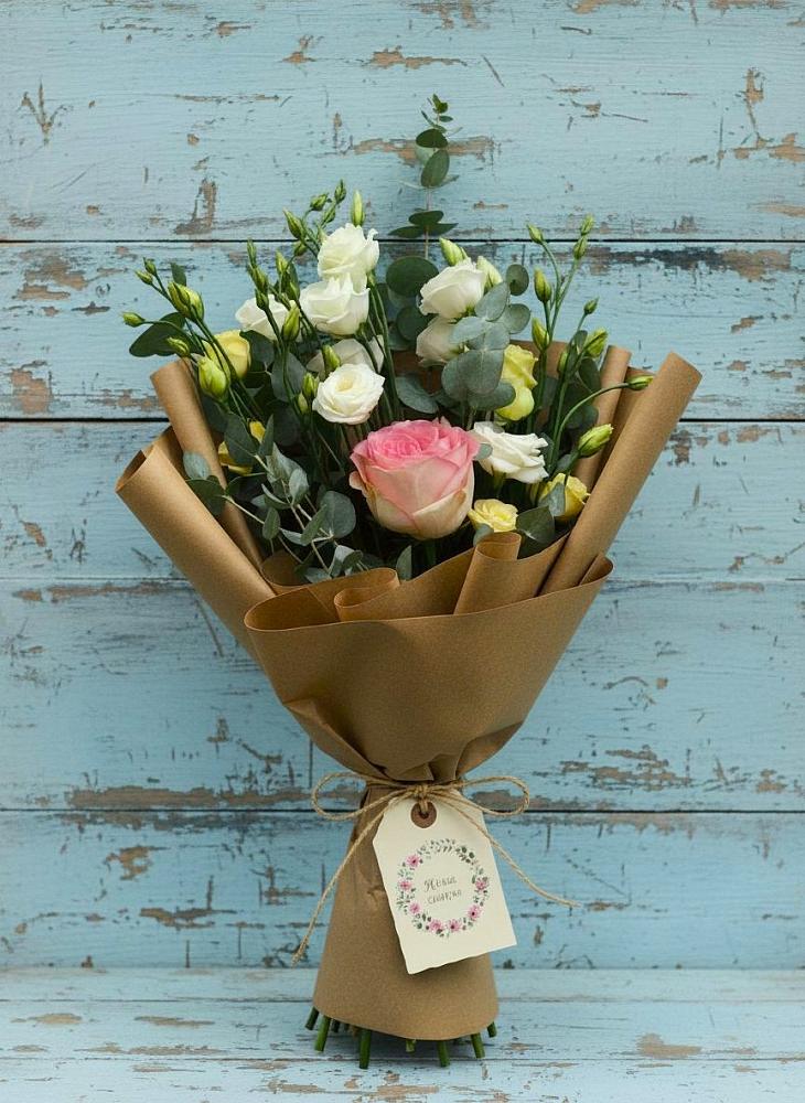 Букет цветов из: Розы и Лизиантусы в Дебесы