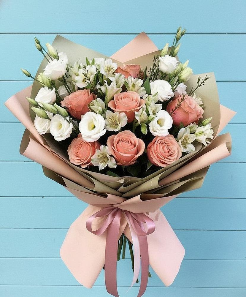Букет цветов из: Розы, Альстромерии и Лизиантусы в Дебесы
