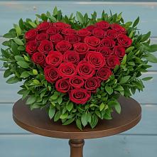 Цветочная композиция из Розы в виде сердца в Дебесы