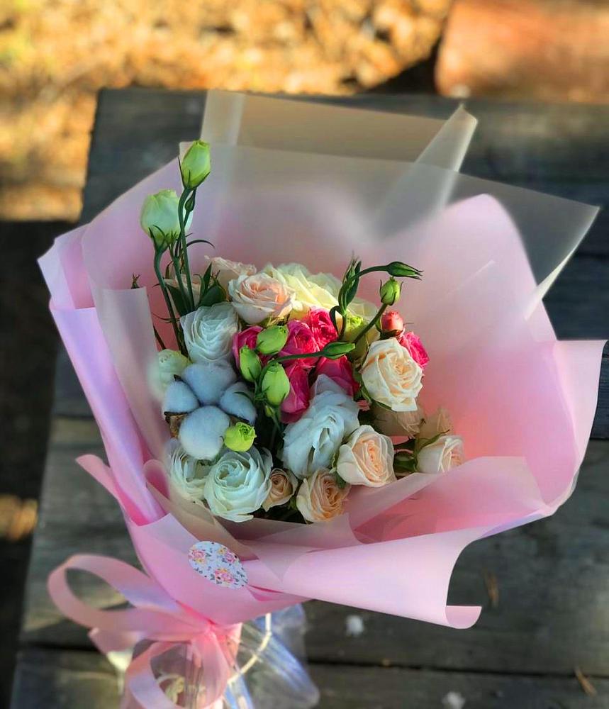 Букет цветов из: Розы и Лизиантусы в Дебесы