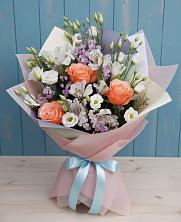 Букет цветов из:  Лизиантусы, Розы, Альстромерии и Гипсофила в Дебесы