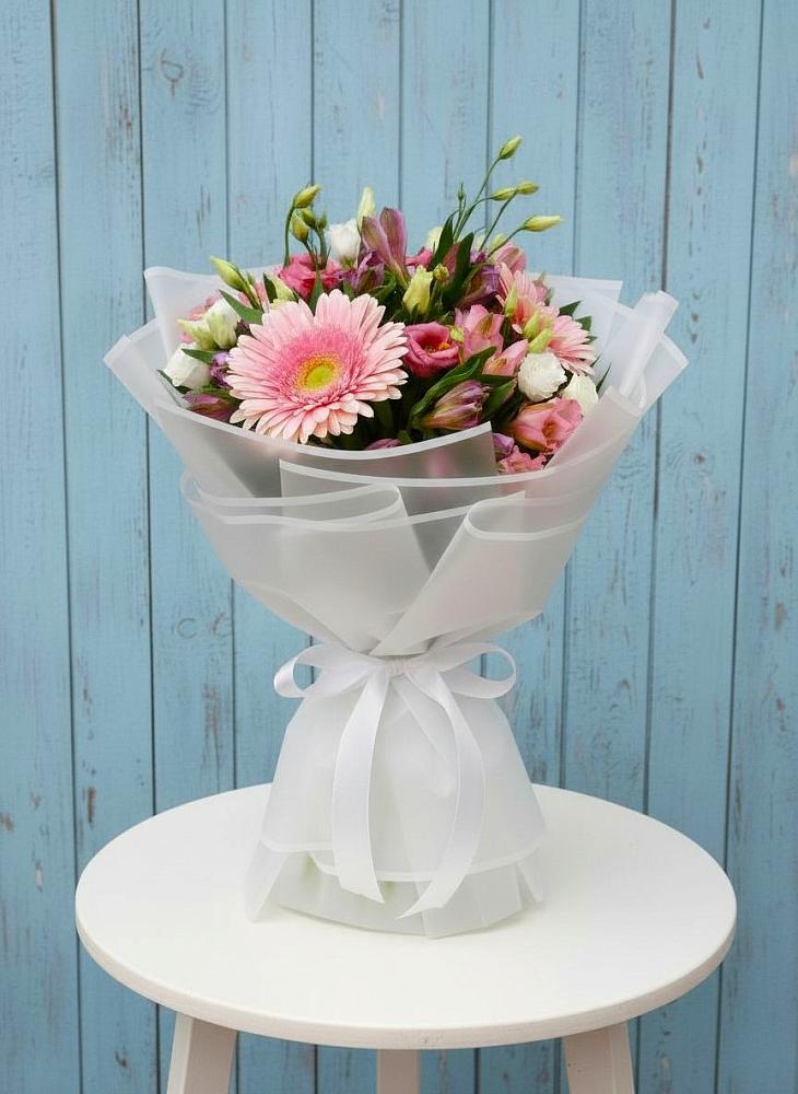 Букет цветов из: Герберы, Альстромерии и Лизиантусы в Дебесы