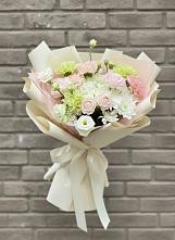 Букет цветов из:  Гвоздики, Розы, Лизиантусы и Хризантемы в Дебесы