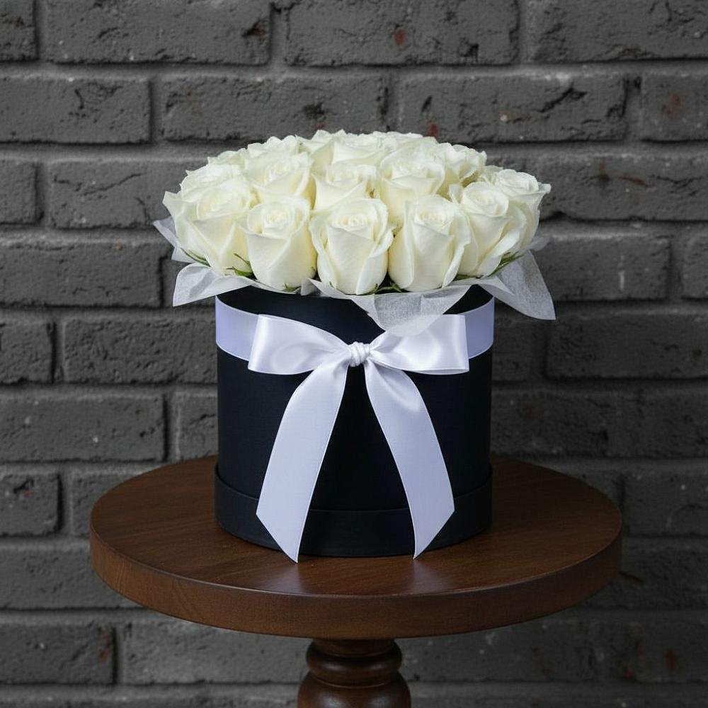 Цветочная композиция из Розы в шляпной коробке в Дебесы