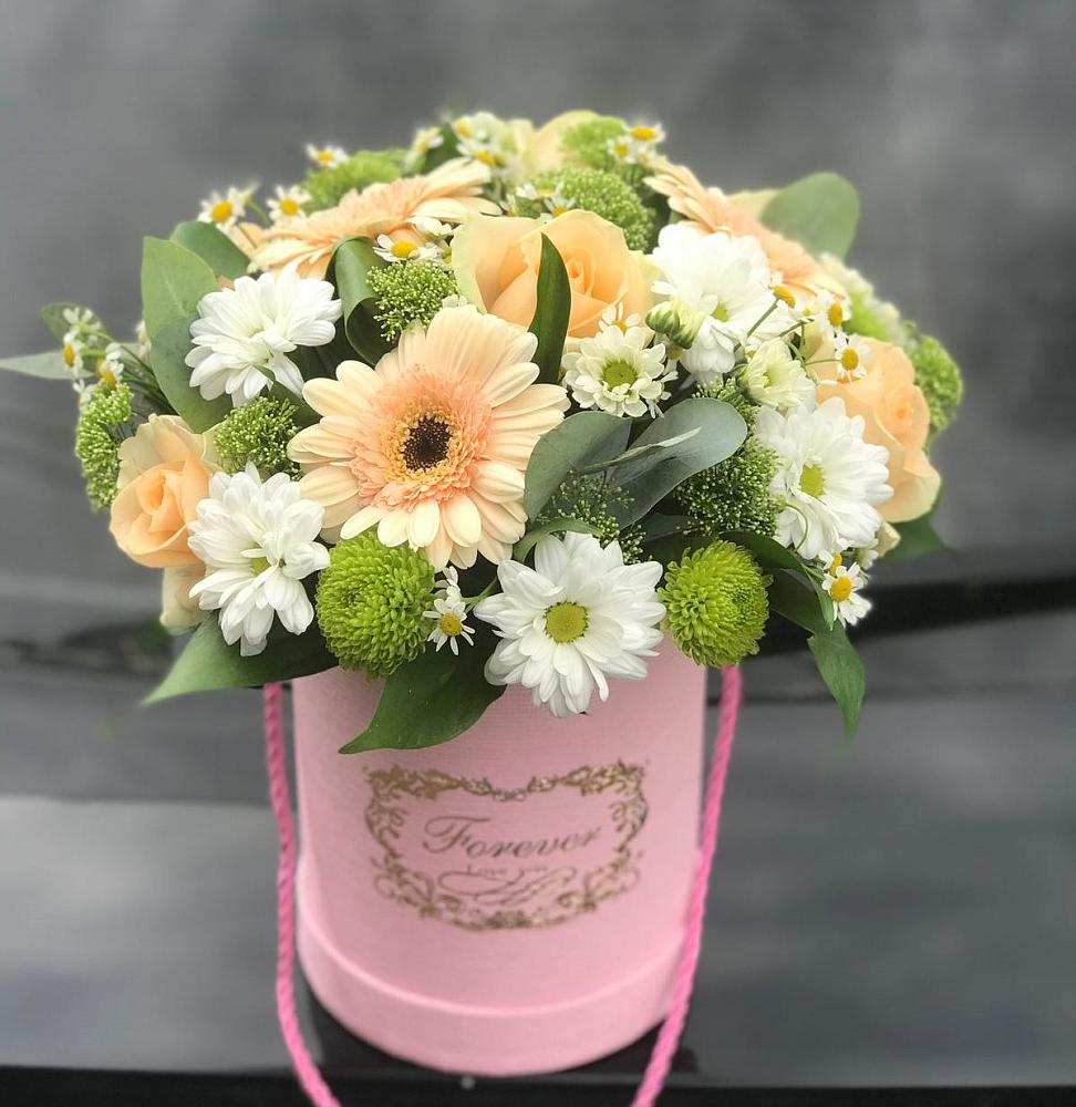 Цветочная композиция из Розы, Герберы и Хризантемы в шляпной коробке в Дебесы