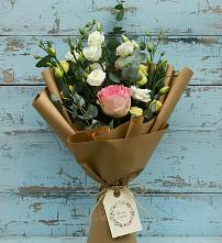 Букет цветов из:  Розы и Лизиантусы в Дебесы